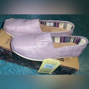 Toms canvas.  Size 8.  Shiny lite purple